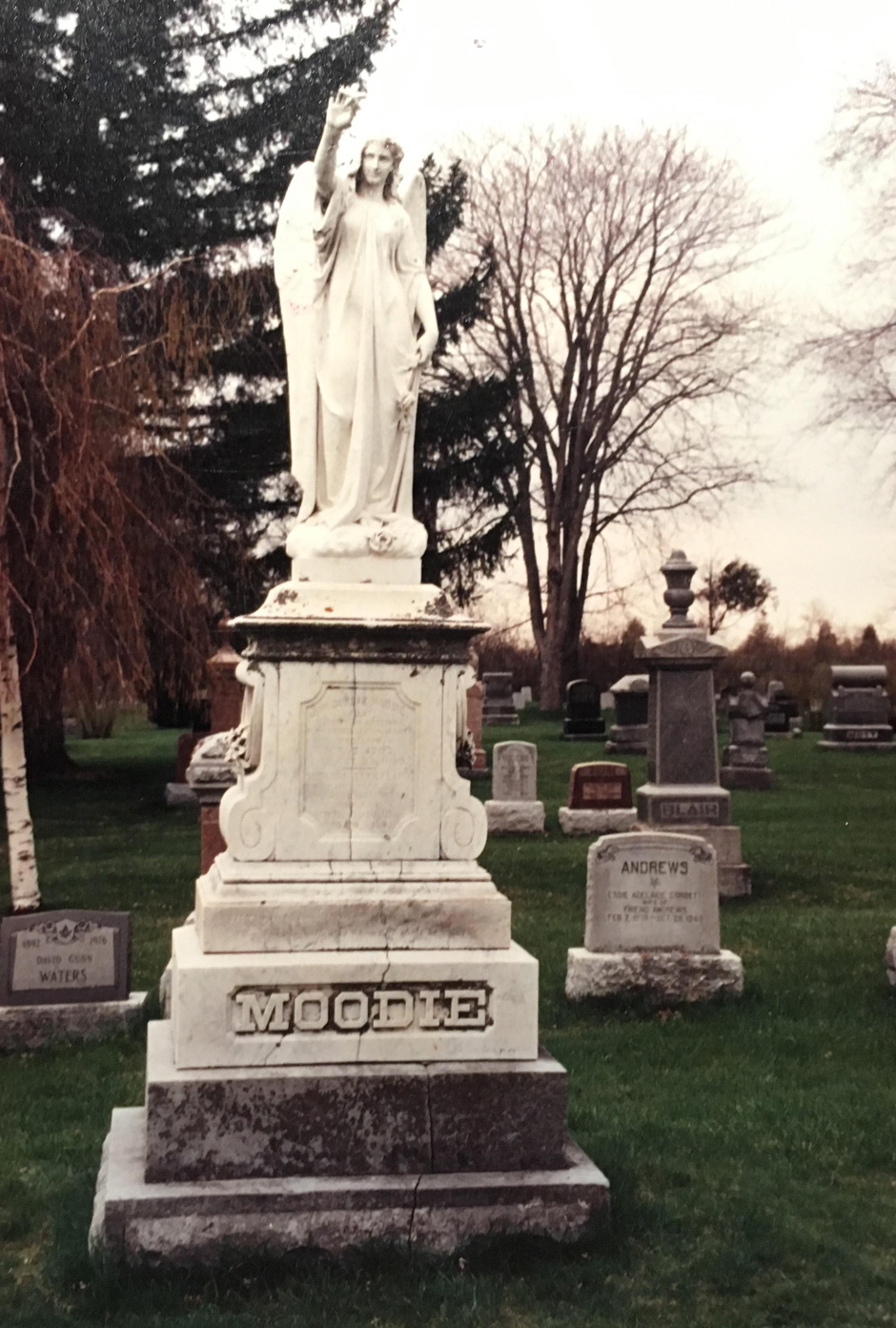 Photo of the Moodie gravestone in the Belleville cemetery